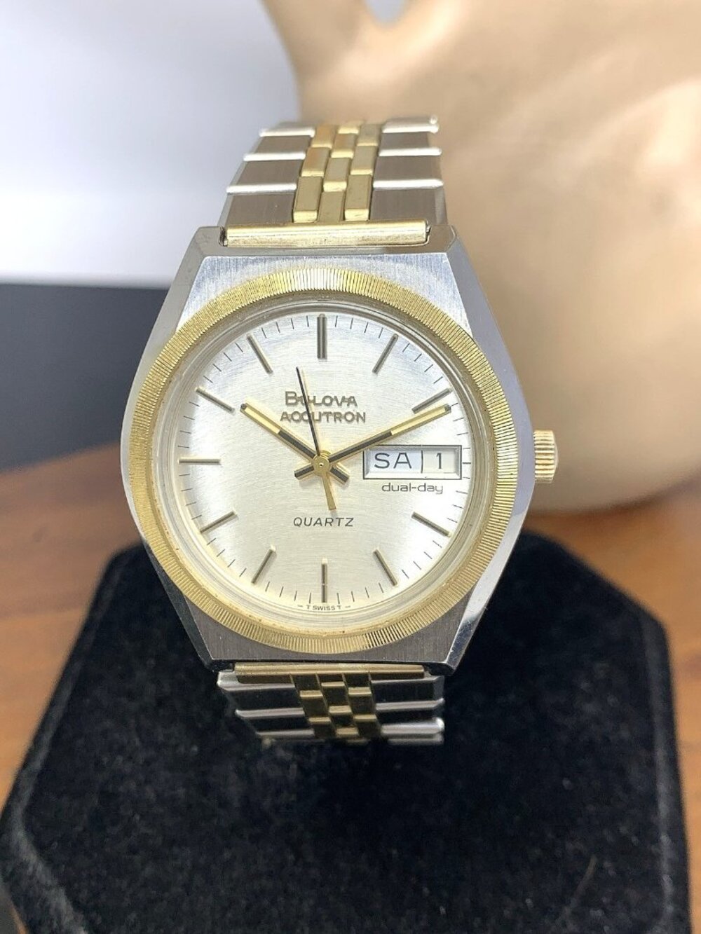 Bulova Accutron Men's Watch 1977 Vintage Swiss Quartz T3674 Two Tone Steel 36mm